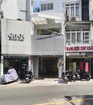 sản phẩm siêu hiếm - bán nhà mặt tiền huỳnh văn bánh - 2 tầng - nở hậu 5,5m - phong thủy cực tốt