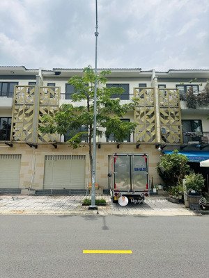 shophouse mặt tiền đường dân chủ - sun casa central - vsip2a - bình dương giá 3.75tỷ/100m2 bao sổ