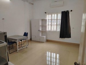 cho thuê căn hộ 2 phòng ngủ full nội thất quận 4 gần trục đường lớn nguyễn tất thành, hầm sông sg