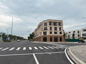 bán căn shop house lô góc trục chính của dự án vinhomes vũ yên
