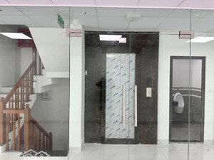 tòa nhà làm văn phòng kết hợp ở