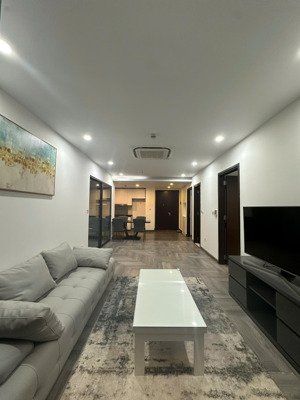 chuyển về eco park, cần bán 2 ngủ 2wc 95m có thể sửa 3 ngủ, tầng trung, view thoáng