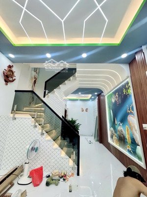 nhà đúc 2 tầng - dt: 4x10 (40m2) - hẻm thông bình tri đông - cạnh tên lửa - chỉ 3,x ty