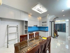 12 tỷ, ngõ thông chùa bộc / tôn thất 5 tầng,dt sử dụng 60m2, cách phố vài bước chân, thoáng.