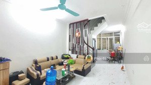 nhà phố hoàng mai số đẹp, vị trí đẹp, sẵn ở, ôtô đỗ cửa, sổ nở hậu, giá quá hấp dẫn chỉ có 6 tỏi