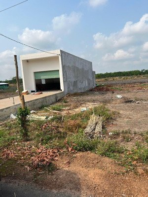 chủ trọ rao bán lô kế nhà 167tr bao sổ, đất vuông vức 207m2 kế bên chợ long hà