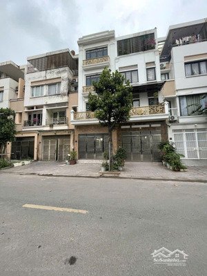 nhà liền kề kđt văn phú. 18 tỷ. dt 77m2 mt 5m k chút lỗi nhỏ. 5 tầng. 6 ngủ. 5 wc. hà đông.