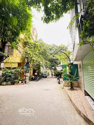 chính chủ bán nhà 6 tầng thang máy phố láng hạ 70m2 chỉ 28 tỷ đống đa, kd sầm uất, ô tô tránh