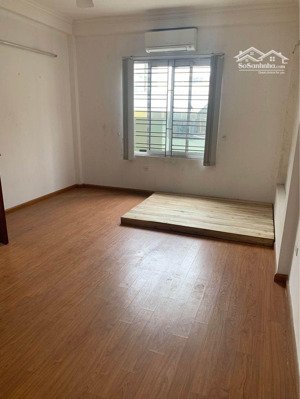 cho thuê phòng trọ khép kín 5, ngõ 150 phó đức chính, d30m2 giá 3,5tr/tháng, k chung chủ gần hồ tây