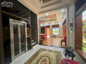 Biệt thự KDC Gia Hoà full nội thất có thang máy