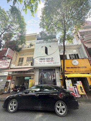 nhà trệt lửng 2 lầu mặt tiền đường bùi thị xuân gần vincom hùng vương