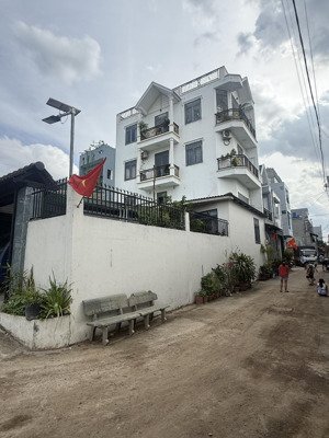 biết thự mặt tiền đường 12m thông. 12x19 200m2 nhà 3 tầng 7 tỷ hơn. ngay chợ vườn lài