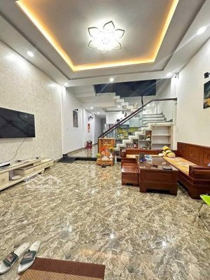 siêu hot nhà đẹp! giá chỉ 1,95 tỷ tại đ. nguyễn hữu cảnh, dĩ an, 70m2, đối diện bcons plaza