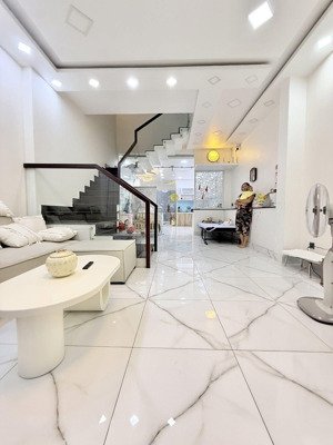 chủ kẹt tiền bán gấp nhà mới leng keng mặt tiền bình giã p.13, quận tân bình. lh: mr vũ