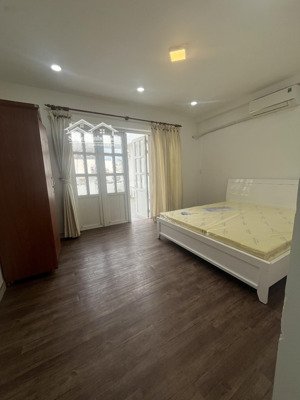 cho thuê căn dv 1 phòng ngủ, ban công lớn. đề thám, quận 1, 55 m2, đầy đủ nội thất