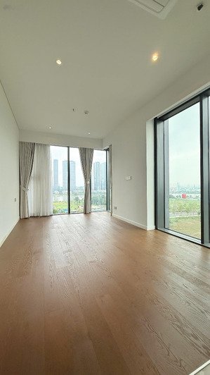 the crest: cho thuê căn góc 3pn - 129m2 - ntcb - view sông, landmark 81 thoáng