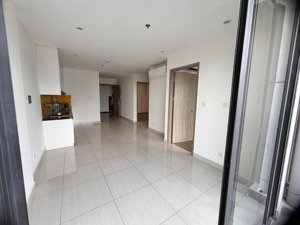cần bán 2pn 2pn 67m2 lầu cao view hồ bơi giá 3,2 tỷ