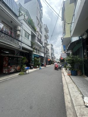 bán nhà hxh 8m đường nguyễn thị thập quận 7 , dt 4x18m , 3 tầng , giá 8ty2