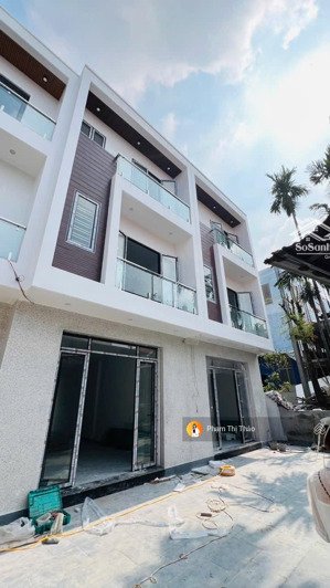 bán nhà 3 tầng trung tâm thị trấn an dương ô tô vào tận sân