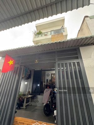 nhà 3 tầng (75m² ngang khủng 5x15 - 6pn - 3tolet - 2 bếp),hơn 5tỷ ,giáp võ văn kiệt,pháp lý chuẩn