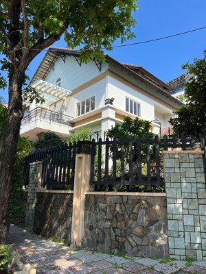 giá đầu tư thảo điền! biệt thự ngay quốc hương, q. 2 - 14x23m, 2 tầng, hđt 70 tr/th - 45 tỷ