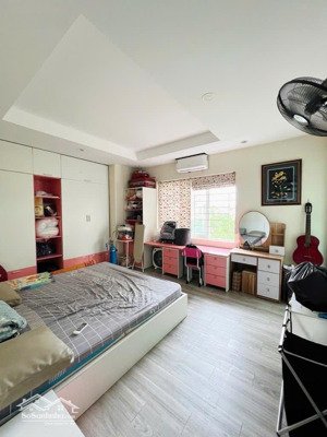 bán gấp cc căn góc kđt văn khê- 2 ban công- thoáng sáng- nội thất cao cấp- sát đ.tố hữu- 145m