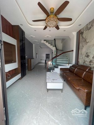 chị gái mình cần bán nhà diện tích 41m2,không có căn thứ hai liên hệ mình để có giá tốt nhất