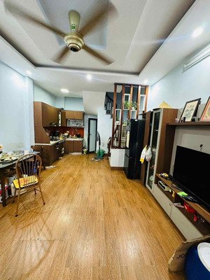 (siêu hiếm) bán nhà dân xây ngõ 850 đường láng-cách ô tô 30m-5 tầng x 35m2-sổ nở hậu - 8,1 tỷ có tl