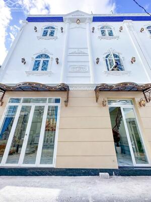 Nhà 1 trệt 2 lầu Full nội thất - Cách Trường đại học Y Dược Cần Thơ 500m