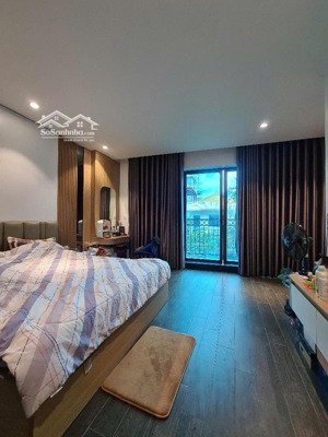 đê la thành 42m-15,5 tỷ-ô tô qua nhà,ngõ thông,kinh doanh,thang máy,20m ra phố