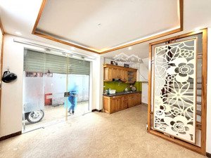 bán gấp nhà trần thái tông, 5 tầng dân xây, mặt tiền rộng, ngõ thông ba gác hiếm bán