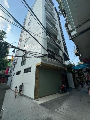 chdv trích sài, ô tô vào nhà, lô góc 2 mặt ngõ, 30m ra hồ, dt 300tr/tháng