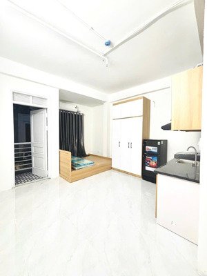 cho thuê phòng 1k1n tại 97 khương trung, ngã tư sở, ban công, full đồ, máy giặt riêng, giá 7 triệu.