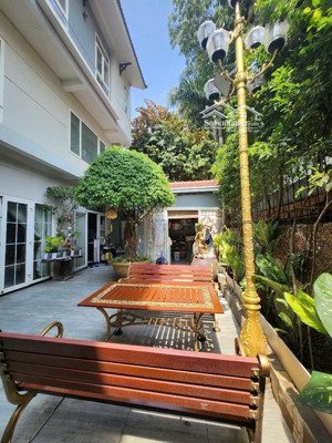 (chủ rất thiện chí về giá rất tốt) bán gấp biệt thự trần não khu compound hoa hồng. dt 10m x 29,4m