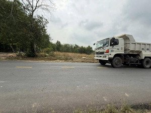 cần vốn làm ăn nên bán gấp lô đất 11x41m mặt tiền dt744 giá 1,25 tỷ