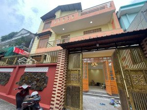 biệt thự 3 tầng - ngang 10m - diện tích rộng 100m2 ở ngay vincom q9 - 5 tỷ x tl