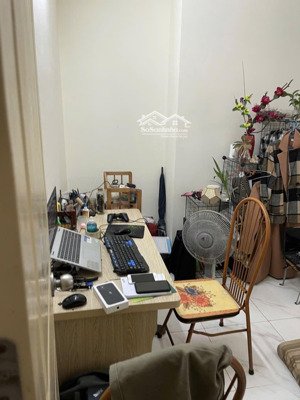 bán căn hộ tầng trung 83m2 tk 3pn,2 vs tại hh3 linh đàm, hoàng mai, hà nội. lh: 