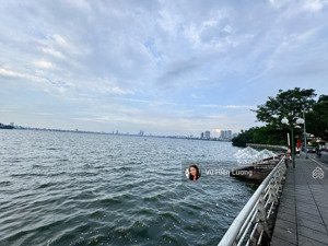 với tài chính 15tỷ sở hữu nhà dân xây ô tô tránh sườn nhà, ba bước ra hồ tây.