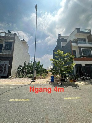 chủ kí gửi lô đất 60m2/2tỷ5 ngay kp tân hiệp, dt743, shr, full tc,gần các cụm cty, phù hợp đầu tư