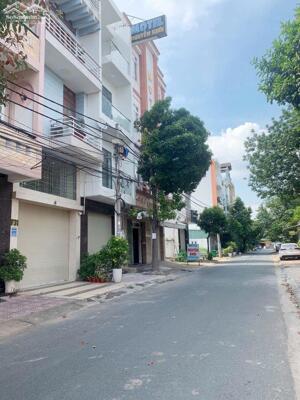 Gía cực rẻ..6 tỷ. Bán nhà 1T2L trục đuờng D, 1sẹc Võ Thị Sáu Thống Nhất. Hoàn công 2 lầu.