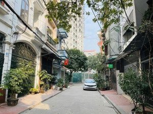 8.5 tỷ - 36m2- 5 tầng phân lô ô tô đỗ cổng phùng chí kiên