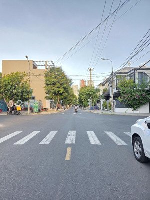 bán lô gốc 2mt hoàng bích sơn - 222m2 - ngang 11m - cách biển 300m - xây 9 tầng - giá 33ty