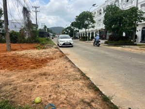 chủ nhà cần bán gấp 500m2 mặt phố cây thông trong giá siêu rẻ