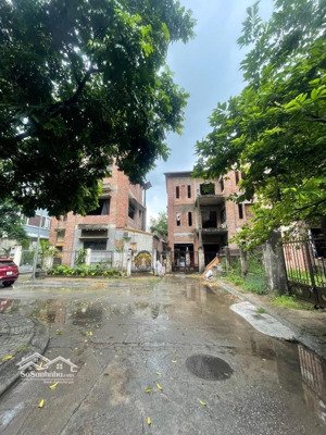 biệt thự thô 203m2 kđt sài đồng phân lô vỉa hè vị trí đắc địa 31 tỷ