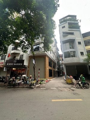 bán nhà lô góc ngã tư sở vỉa hè đá bóng - 8tầng xây mới từ móng - hiếm có - kinh doanh mọi thể loại