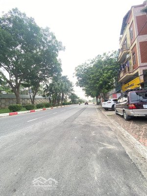 nam hồng ( phúc thịnh) 70m đường thông thoáng! vị trí thuận tiện