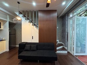 cho thuê nhà nguyên căn trong khu biệt thự 1 trệt 1 lầu ngay vòng xoay trần não