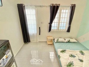 chính chủ cho thuê phòng trọ cửa sổ trời 20m ở cmt8 quận 3 kế hoàng sa, phạm văn hai, trần văn đang