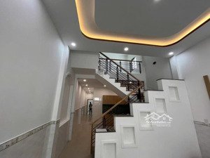 bán nhà 2 tầng mặt tiền tôn đản