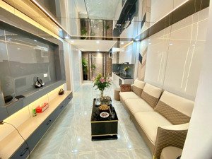 nhỉnh 8 tỷ - nhà mặt ngõ đê la thành - ngõ thẳng rộng, cách phố 50m